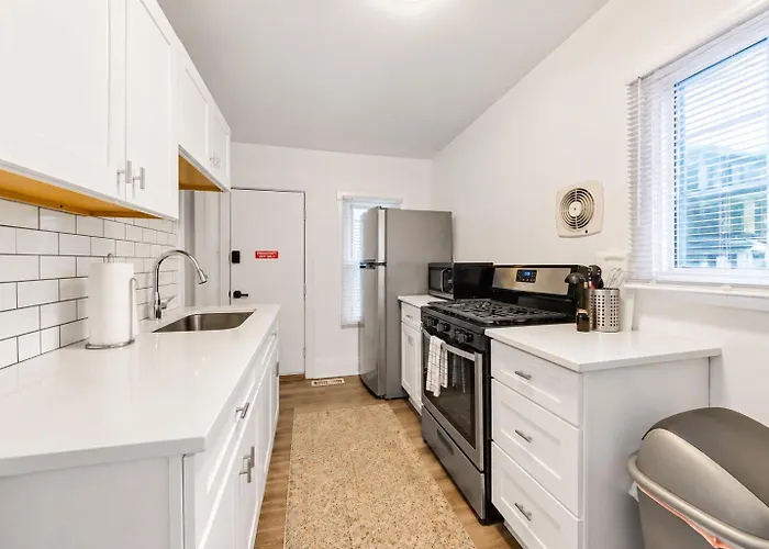 Jungle House Luxury Homes - Downtown Short North - Near Convention Center & Nationwide Arena - Free Parking - Pet Friendly - Over 5 800 Five Stars *