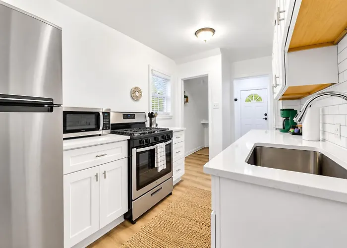 Jungle House Luxury Homes - Downtown Short North - Near Convention Center & Nationwide Arena - Free Parking - Pet Friendly - Over 5 800 Five Stars Holiday home